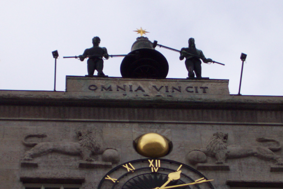 Bell ringers on top the Kroch Haus