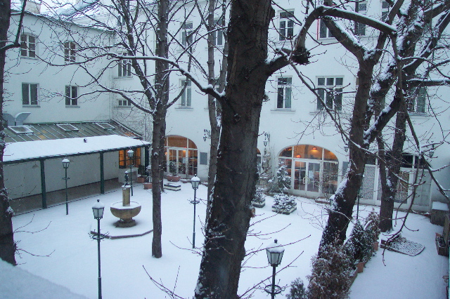 Overnight snow cover, Tourotel Hotel, Vienna